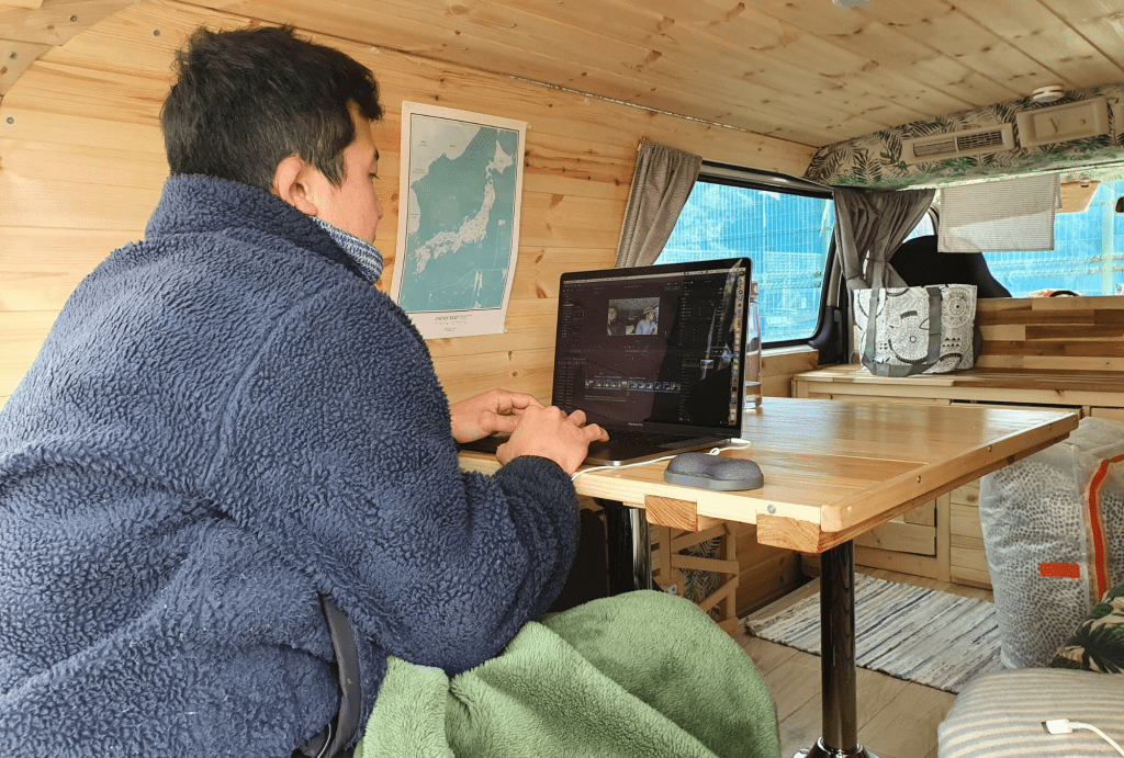 Japanese Digital Nomad 30 Online Job Ideas