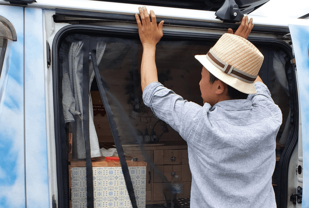 camper van life japan mosquito net